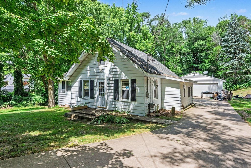 5953 Dawes Avenue, Comstock charter township