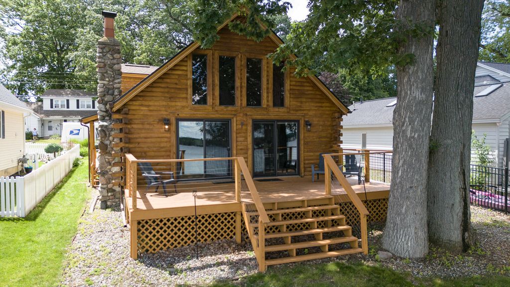9715 Woodlawn Drive, Portage city