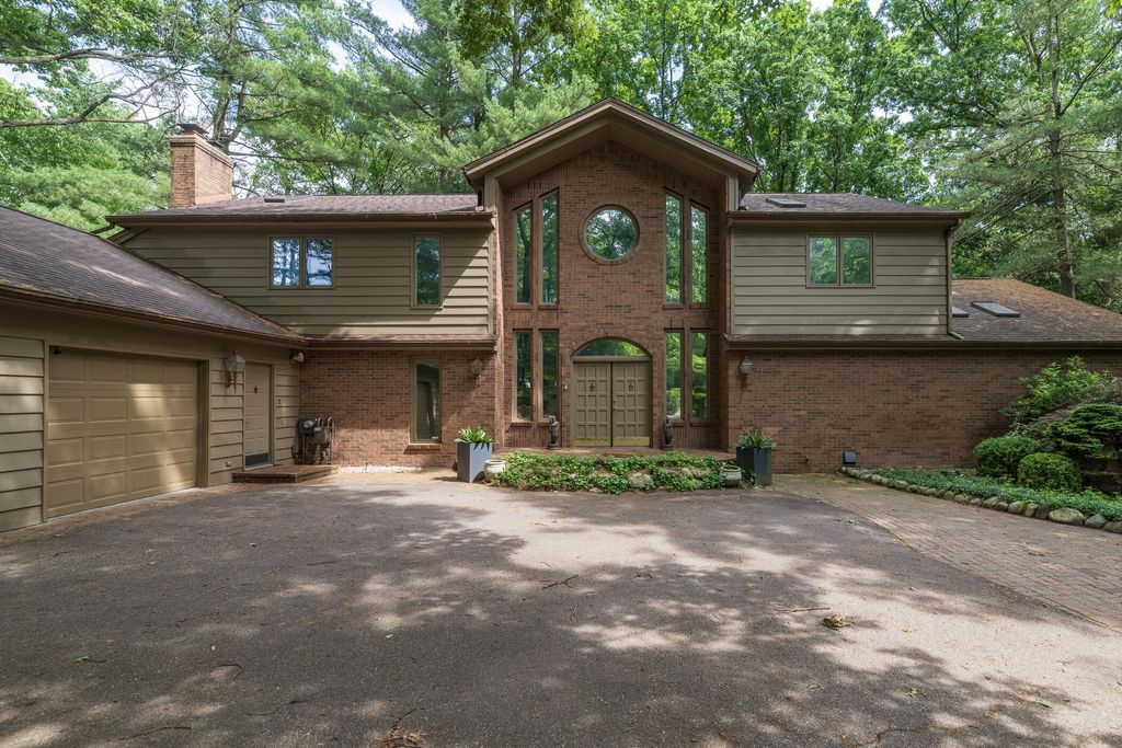 7129 Lakeridge Place, Texas charter township
