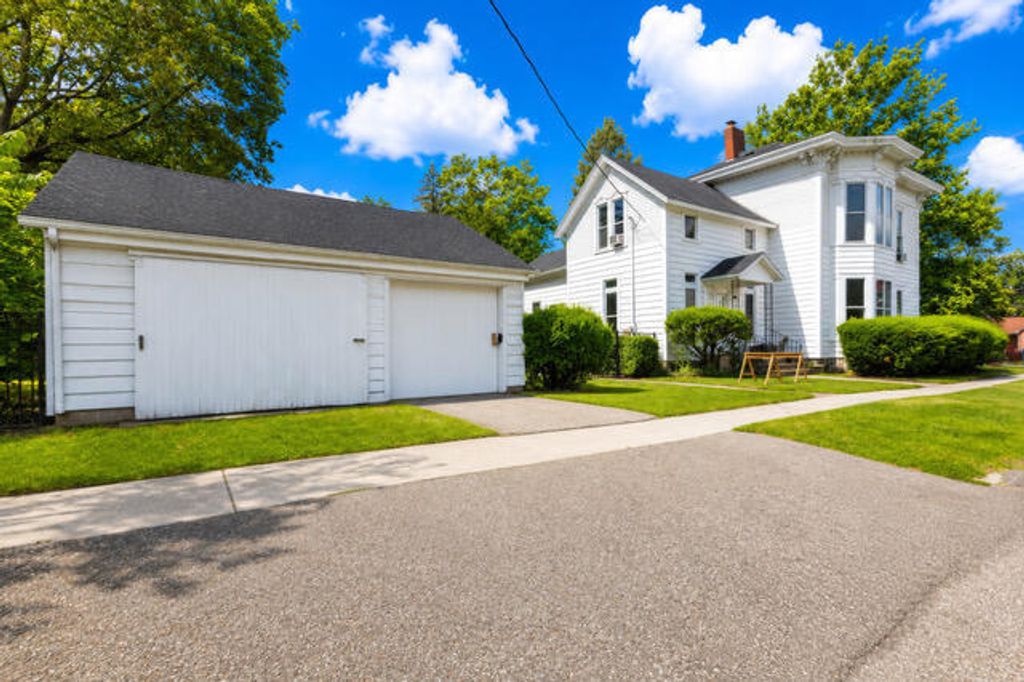 214 N Gremps Street, Paw Paw