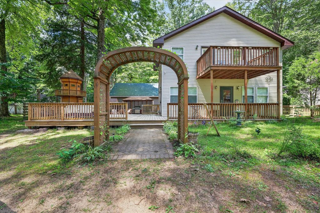 10268 51st Street, Columbia township