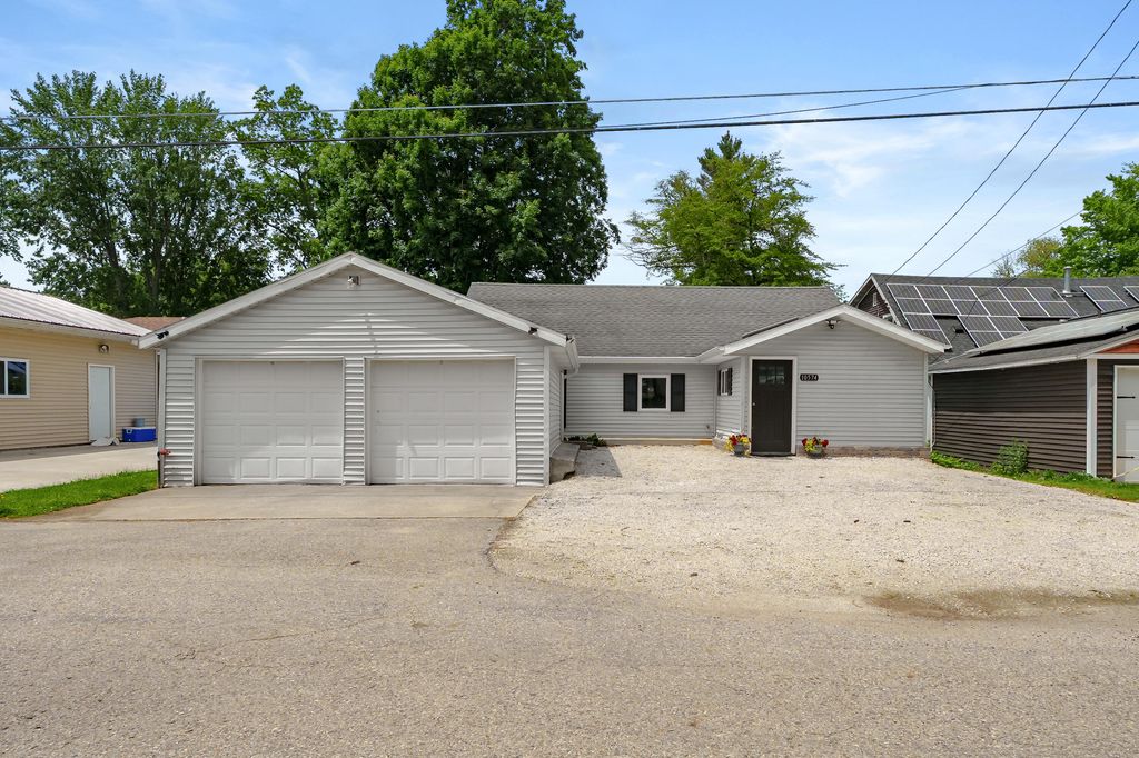 10574 Tomkinson, Pavilion township