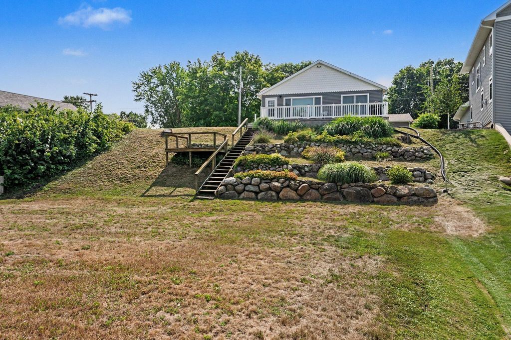 731 Beechwood Drive, Hope township