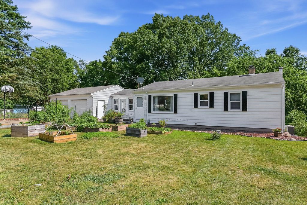 1734 Fayette Court, Schoolcraft township