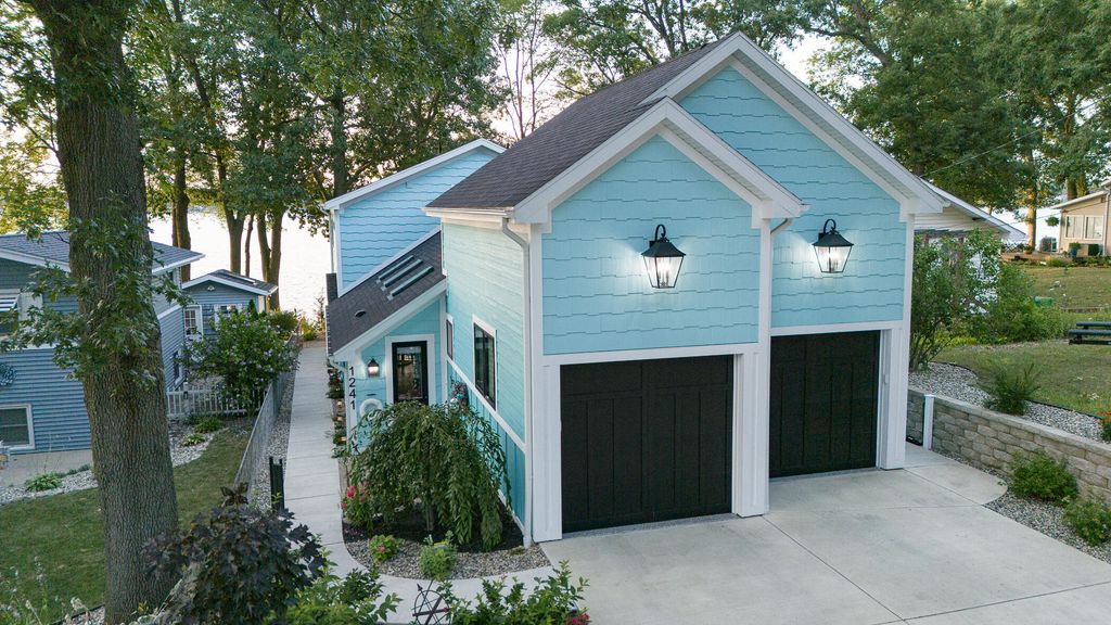 1241 Lakeview Drive, Portage city