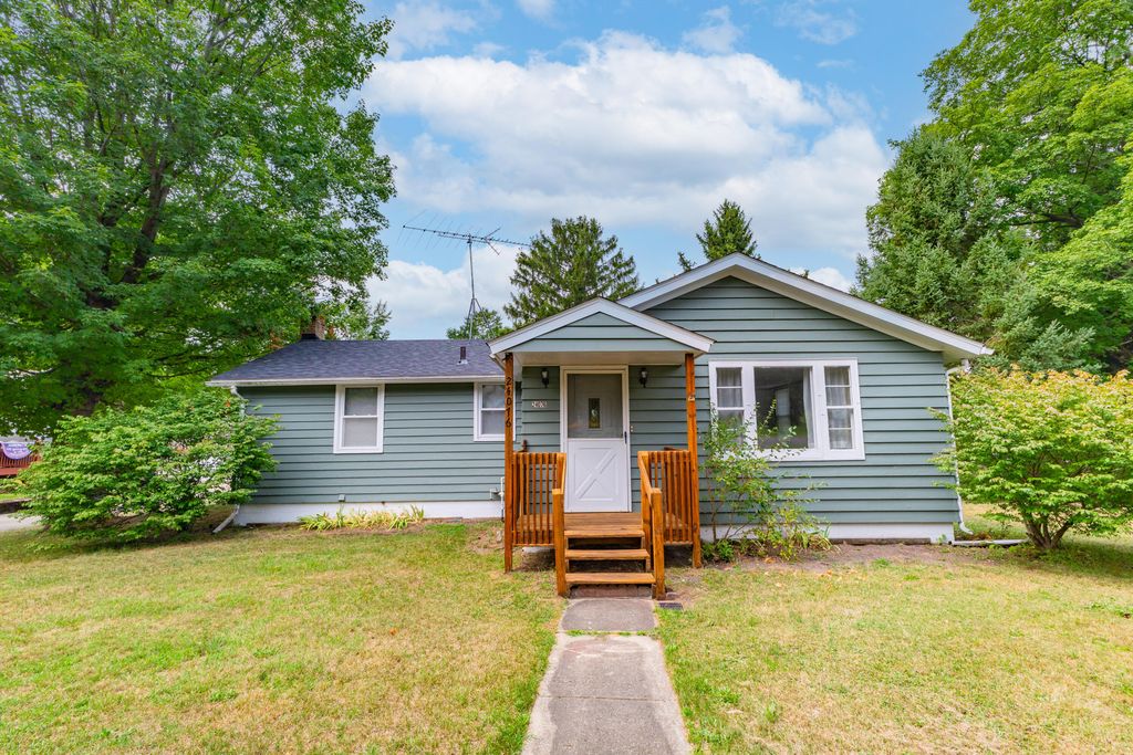 24076 2nd Avenue, Mattawan