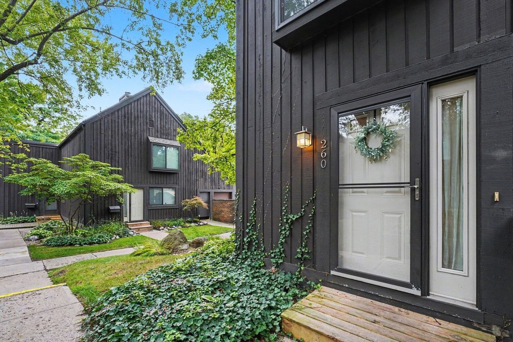 260 Dunbarton Court, Kalamazoo