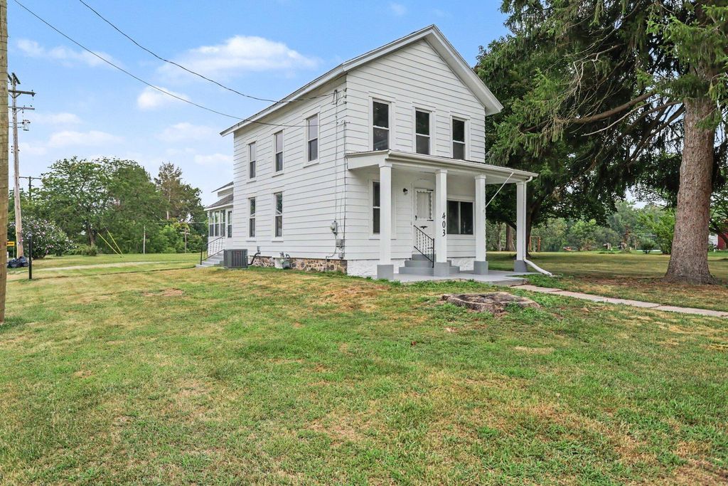403 N Swan Street, Colon village