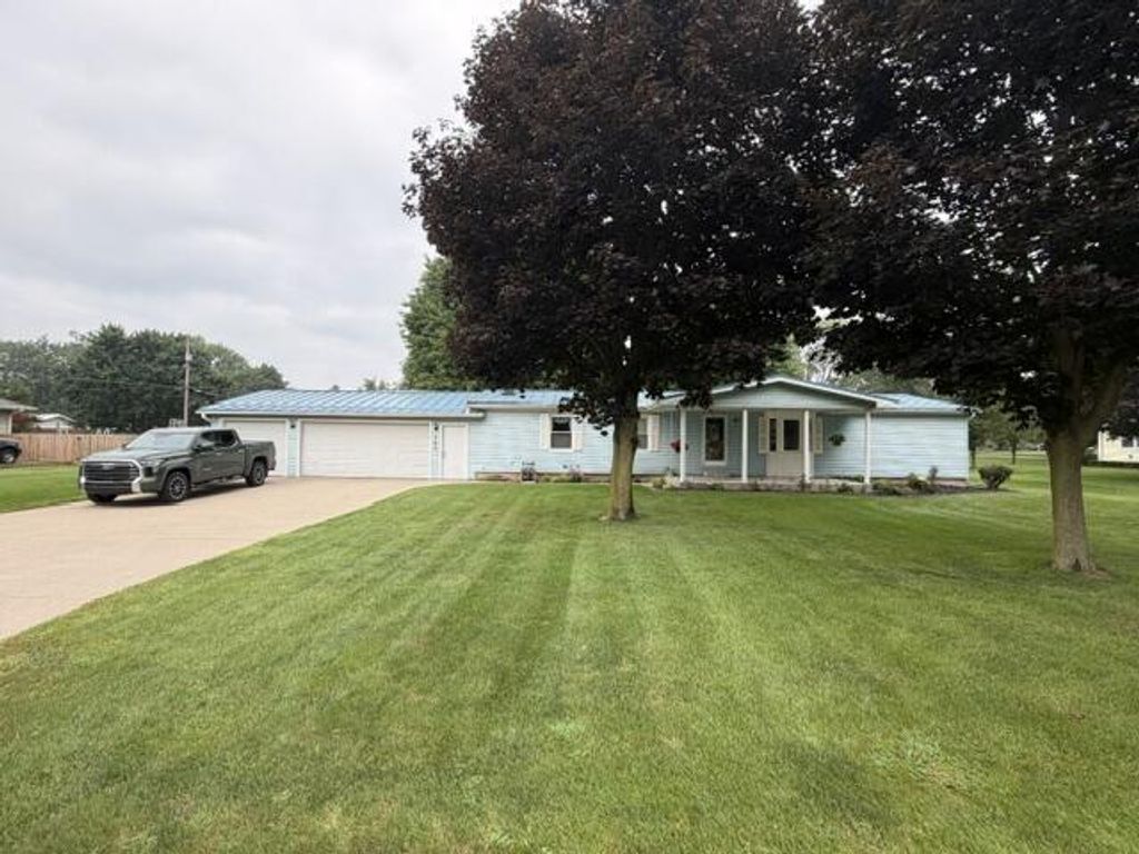 202 S Elm, White Pigeon village