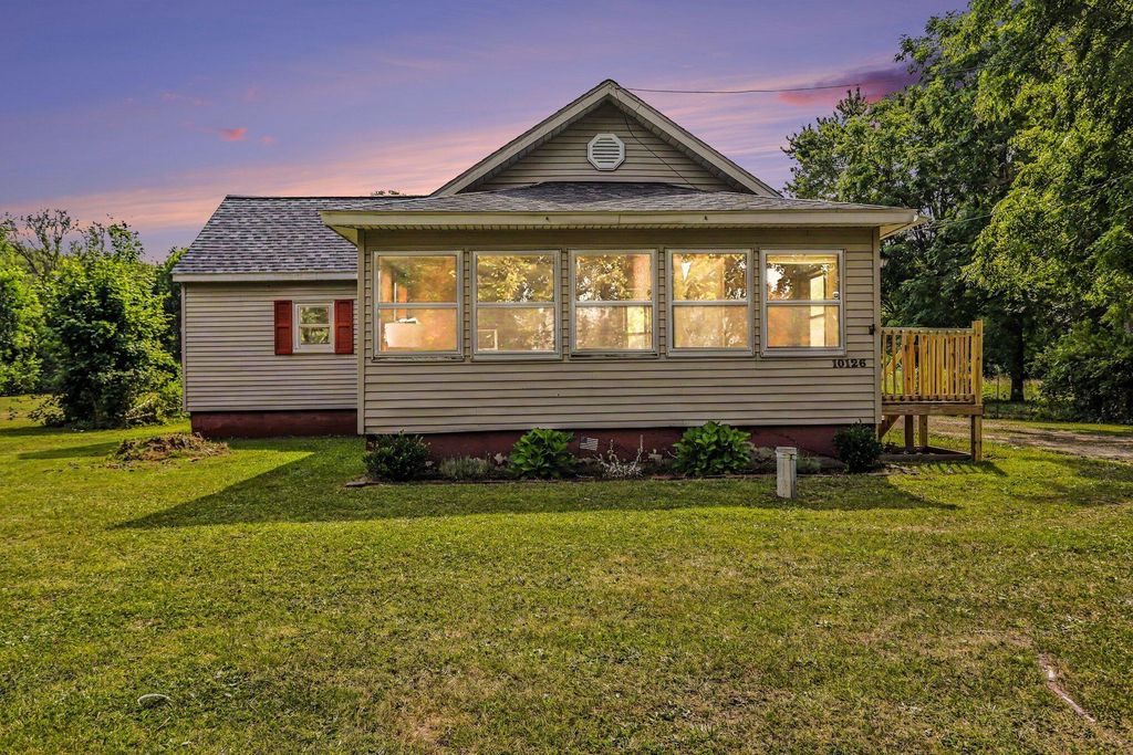 10126 4 Mile Road, Leroy township