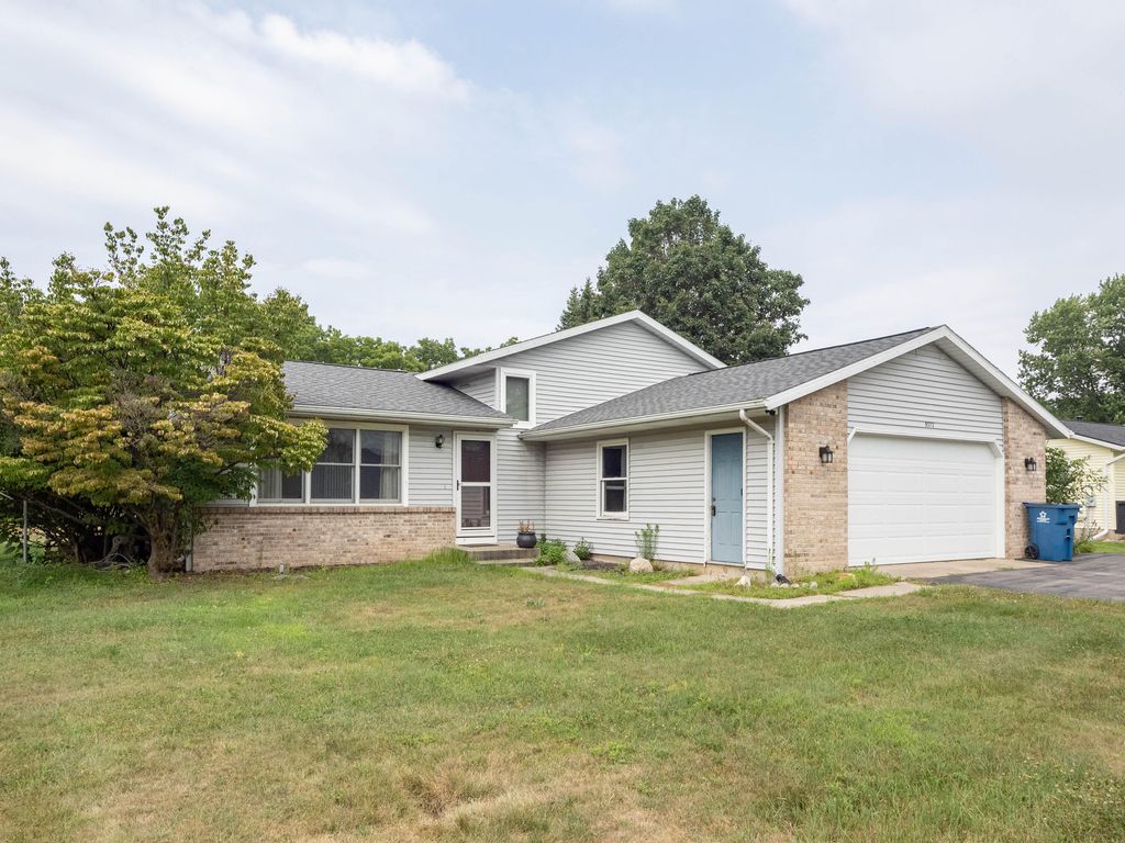 9372 W Arrowhead Drive W, Pavilion township