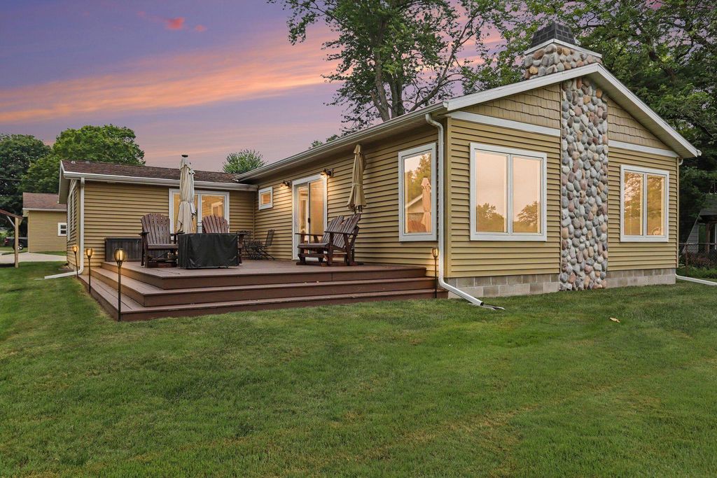 47498 84th Avenue, Hamilton township