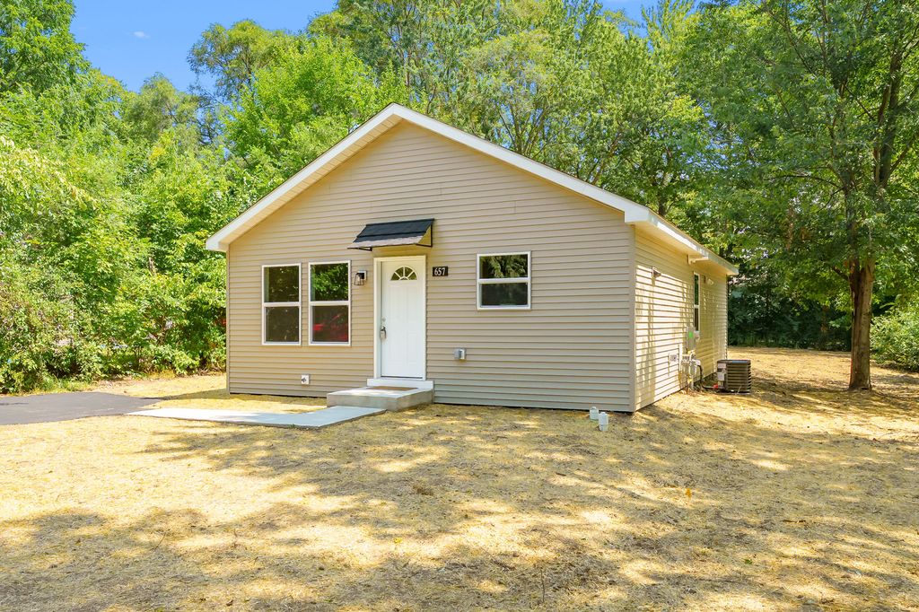 657 Azuba Avenue, Comstock charter township