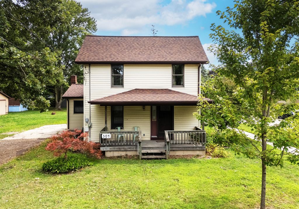 304 N Hartel Road, Eaton township