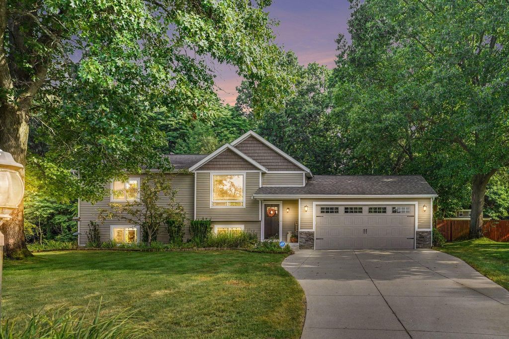 32190 Pinedale Lane, Pine Grove township
