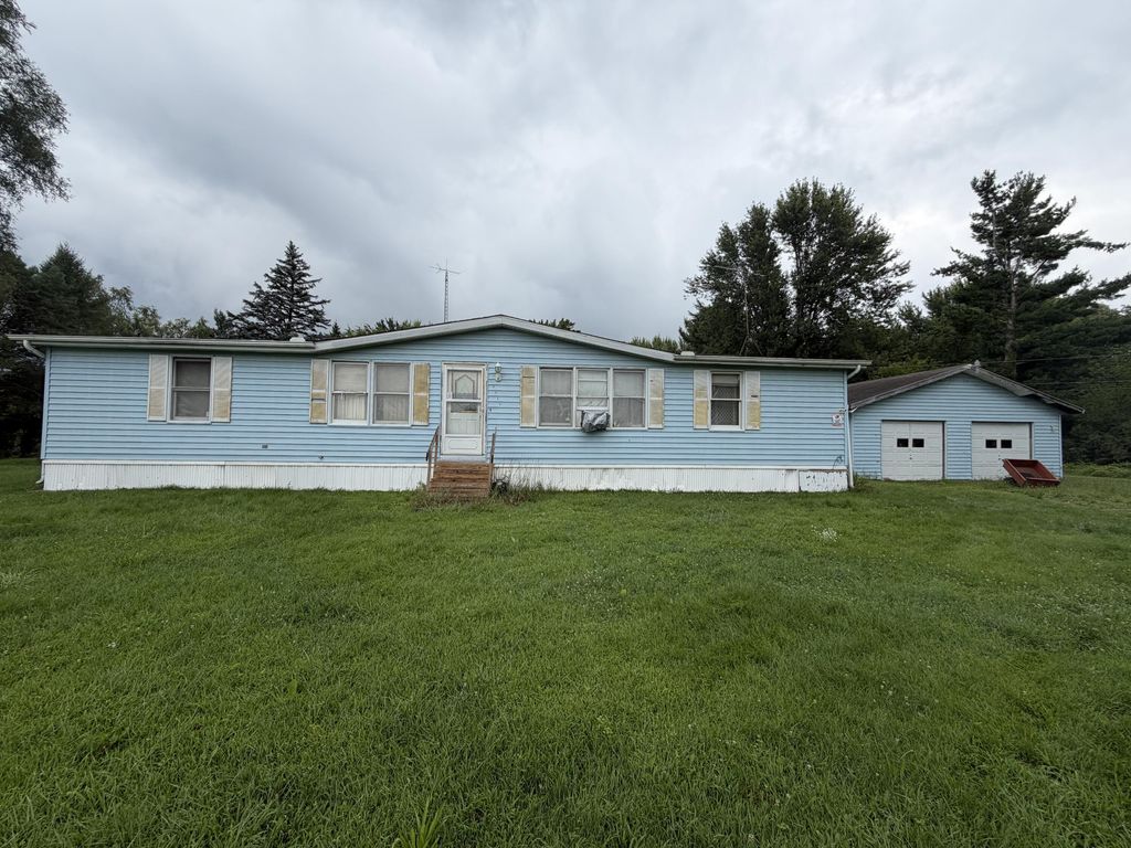 17460 Indian Prairie Road, White Pigeon township