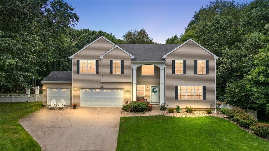 9354 Stratford Woods Trail, Kalamazoo