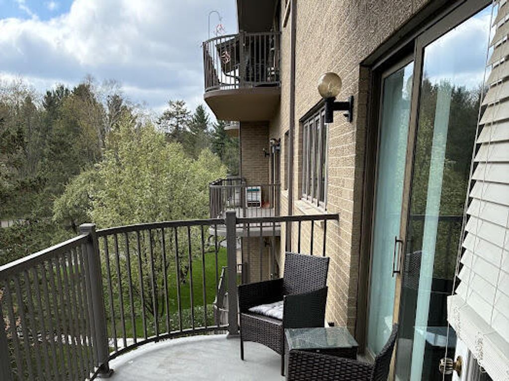 4040 Greenleaf Circle Unit: 305, Kalamazoo