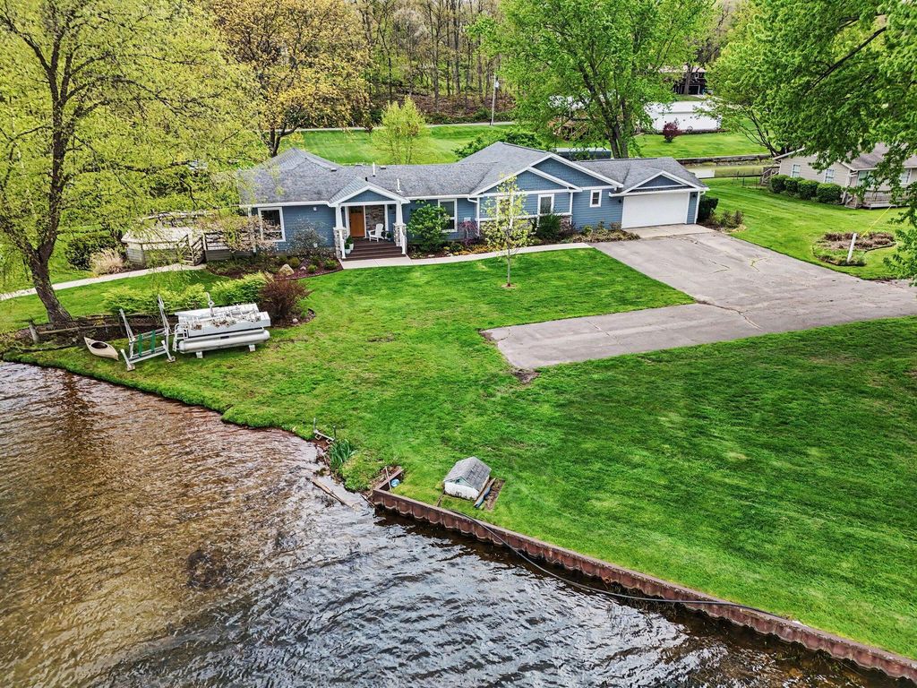 12417 Sunset Dr., Fabius township