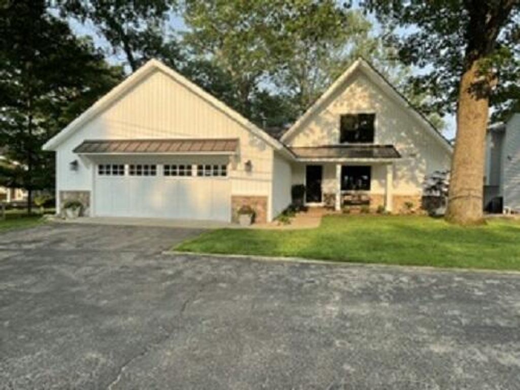 9703 Woodlawn Drive, Portage city