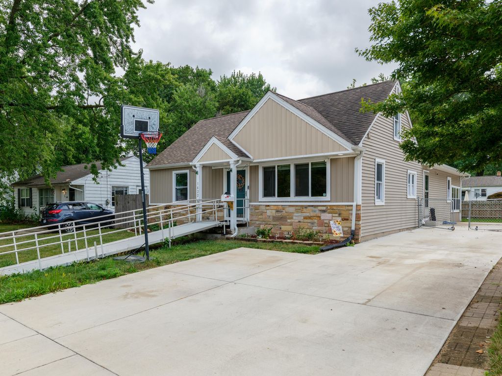 1622 Homecrest Avenue, Kalamazoo city