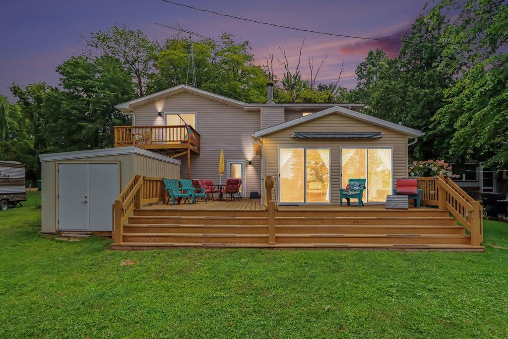 51156 Maple Road, Marcellus township