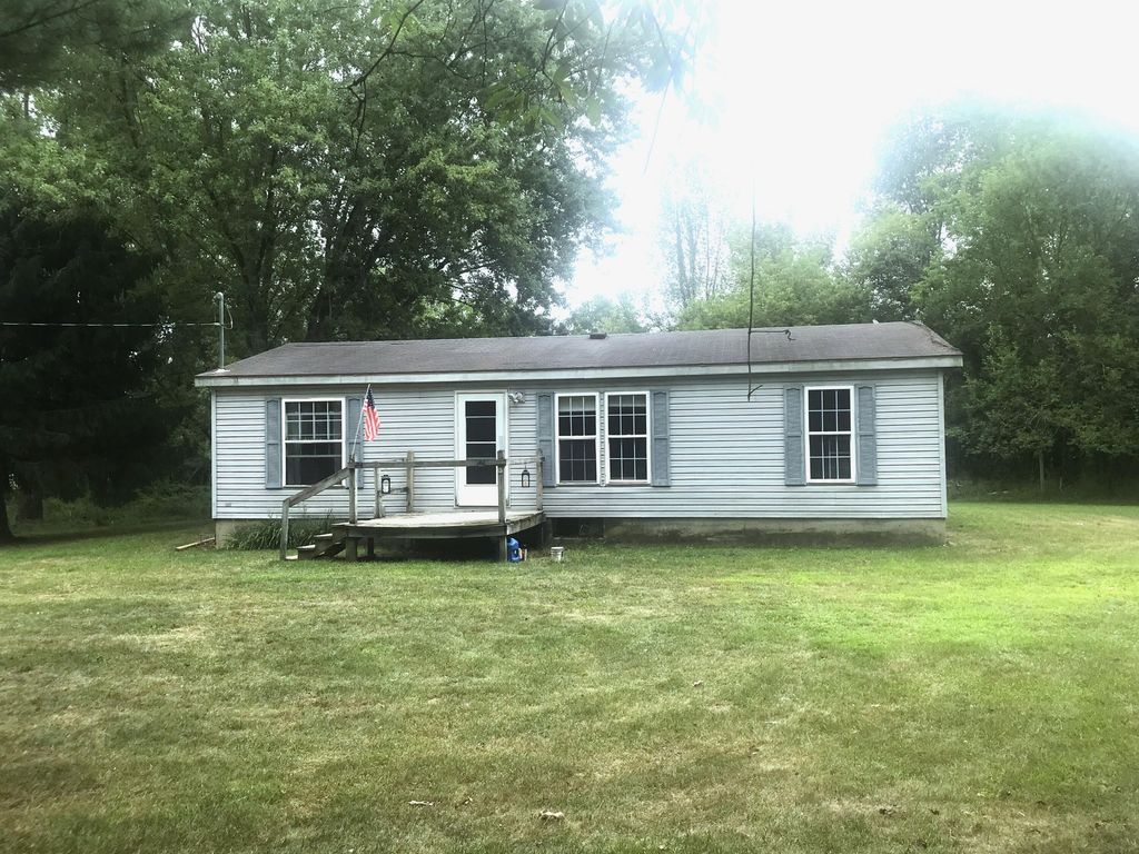 6550 1 1/2 Mile Road, Leroy township