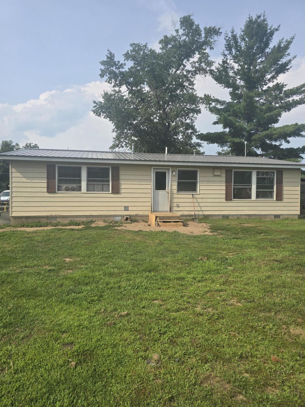 2440 Dennis James Drive, Mills township