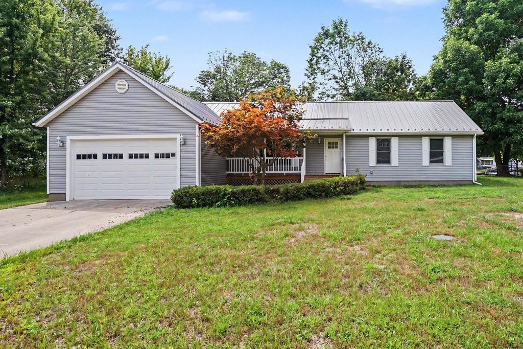 43460 Van Auken Drive, Bangor township