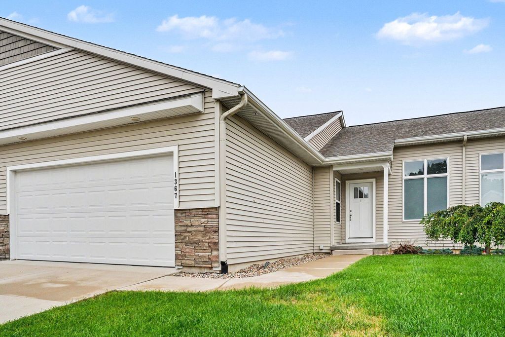1367 S Village Circle, Oshtemo charter township