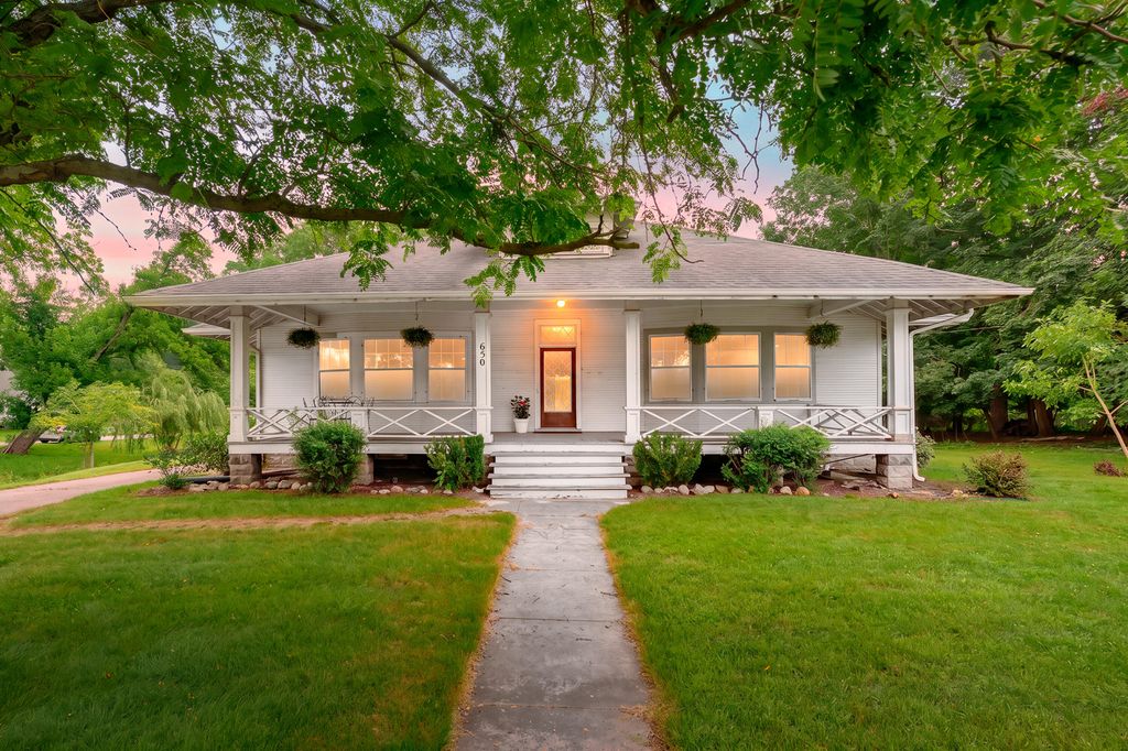 650 N Kalamazoo Street, Paw Paw village