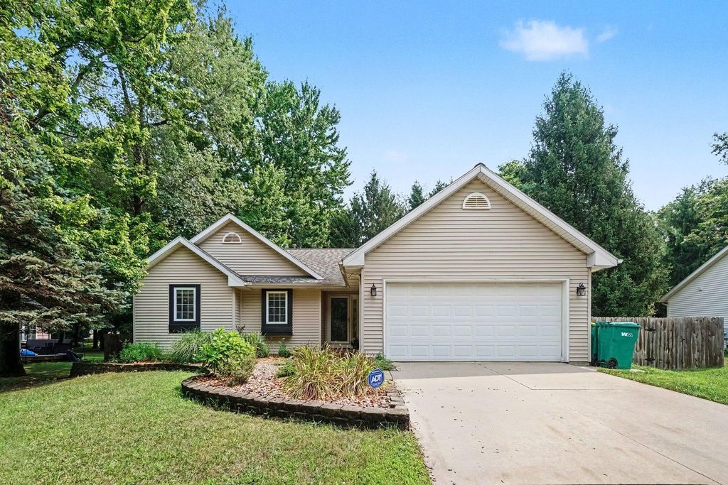 8165 Black Forest Drive, Portage city