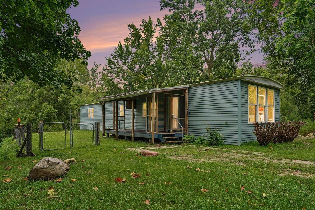 426 N 5th Street, Burr Oak village