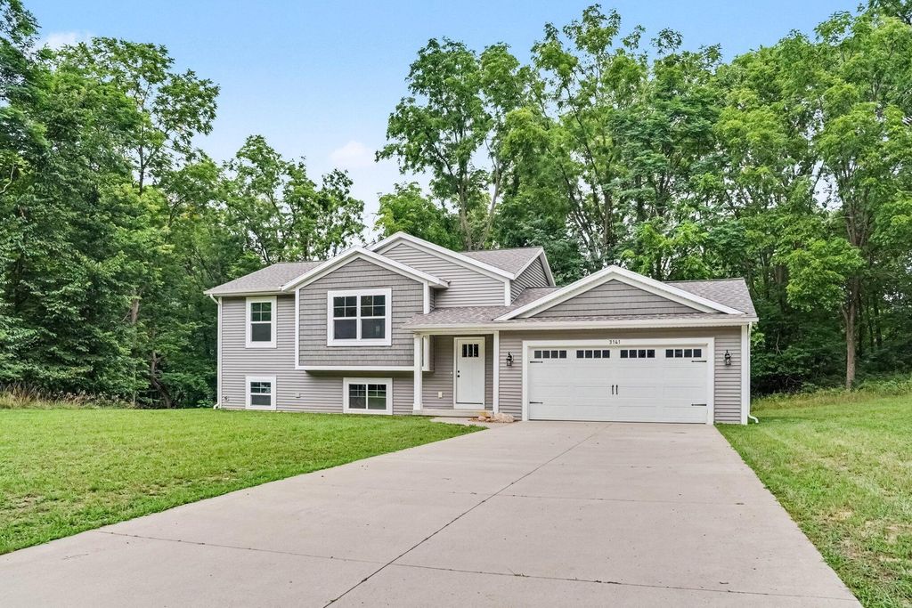 3141 Valley Vista Drive, Trowbridge township