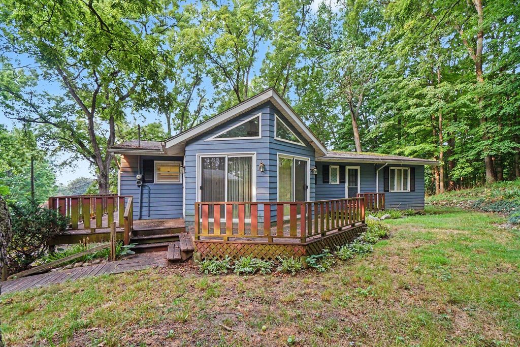 400 W Jackson Street, Augusta village