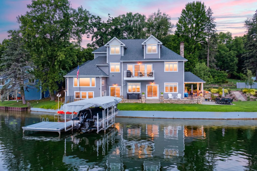 9053 S M 43 Highway, Hope township