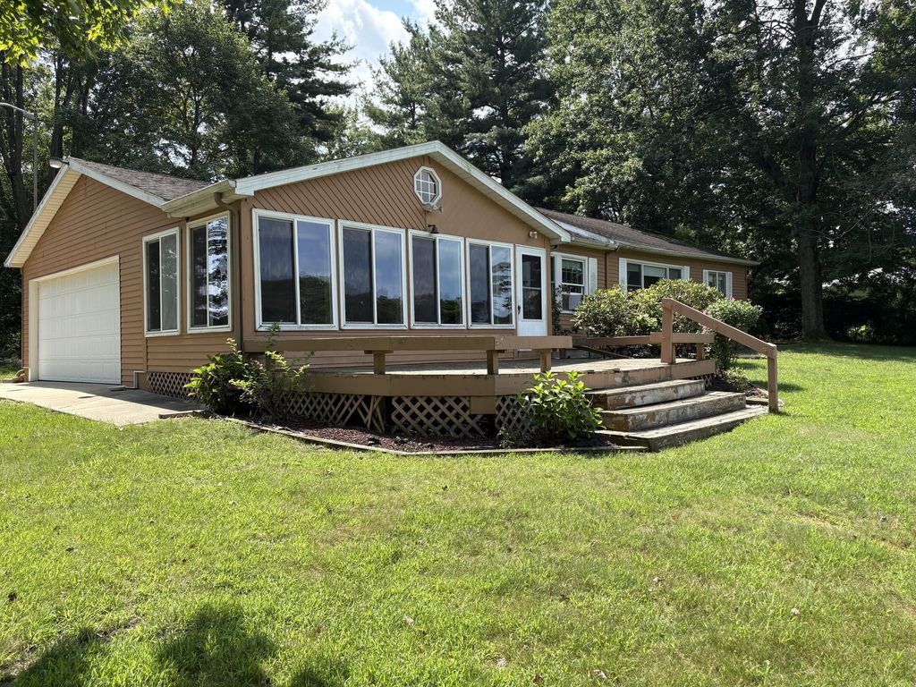 378 E Minkler Road, Trowbridge township