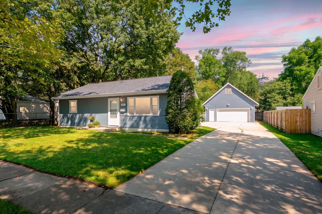 2227 E Cork Street, Kalamazoo city