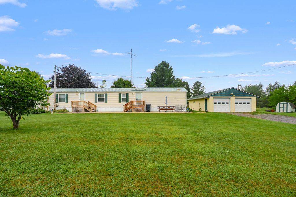 65383 48th Avenue, Hartford township