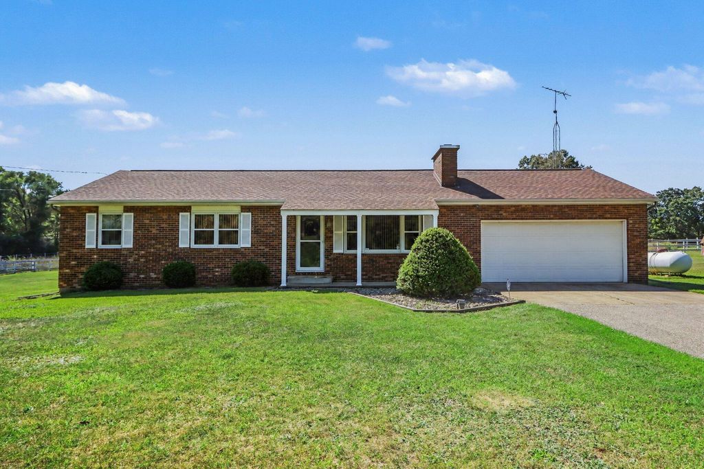 23275 N Uldriks Drive, Bedford charter township