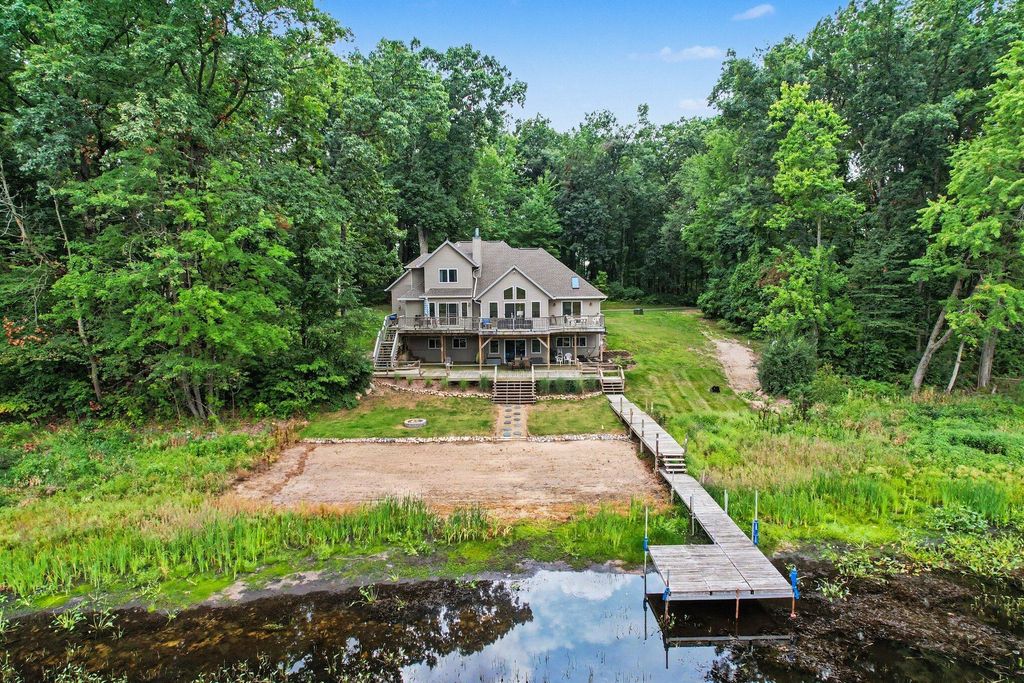 7805 Cougar Drive, Prairieville township