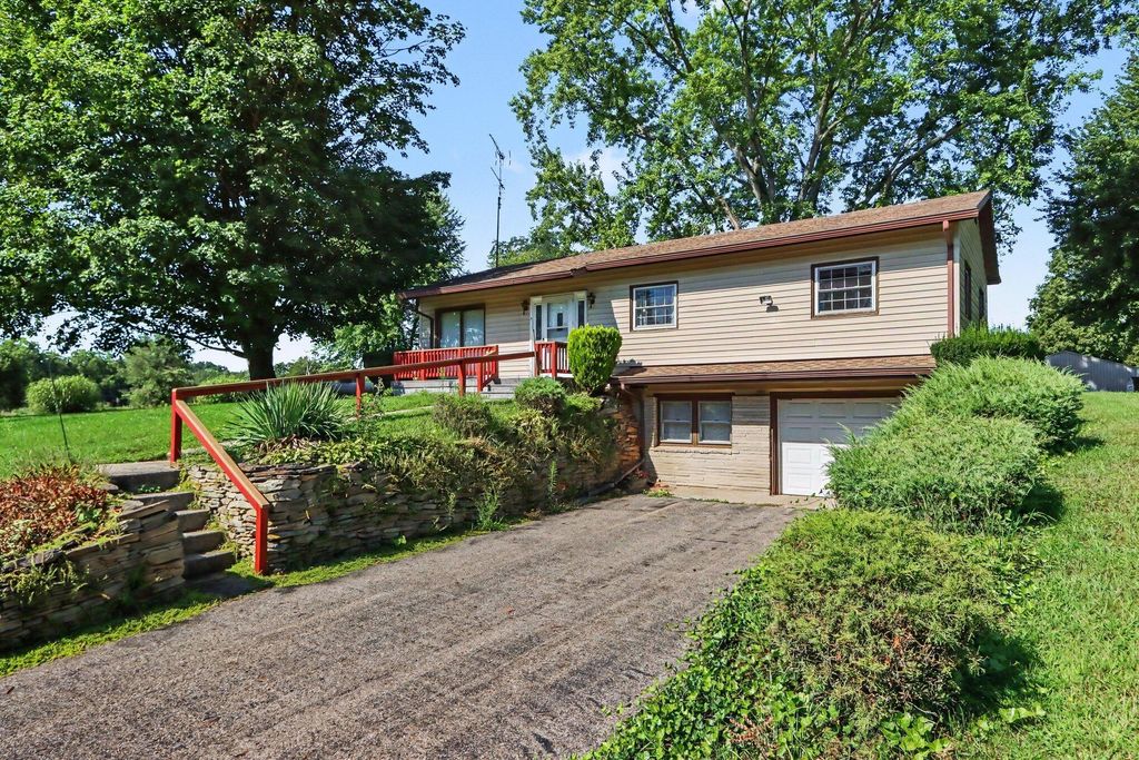 63892 Fairhope Drive, Hartford
