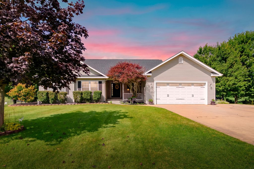 53015 Meadow View Lane, Antwerp township