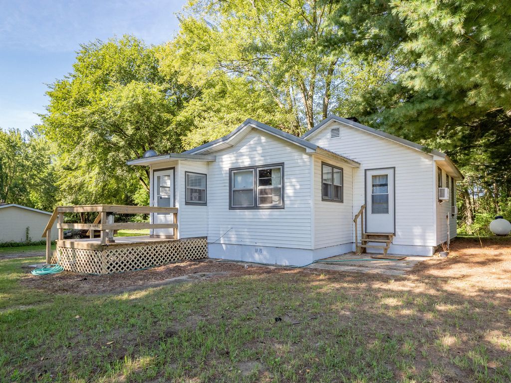 6193 Cora Court, Coloma charter township
