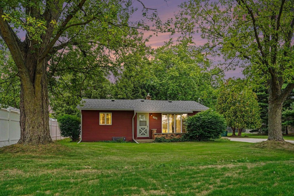 8722 S Sprinkle Road, Portage city
