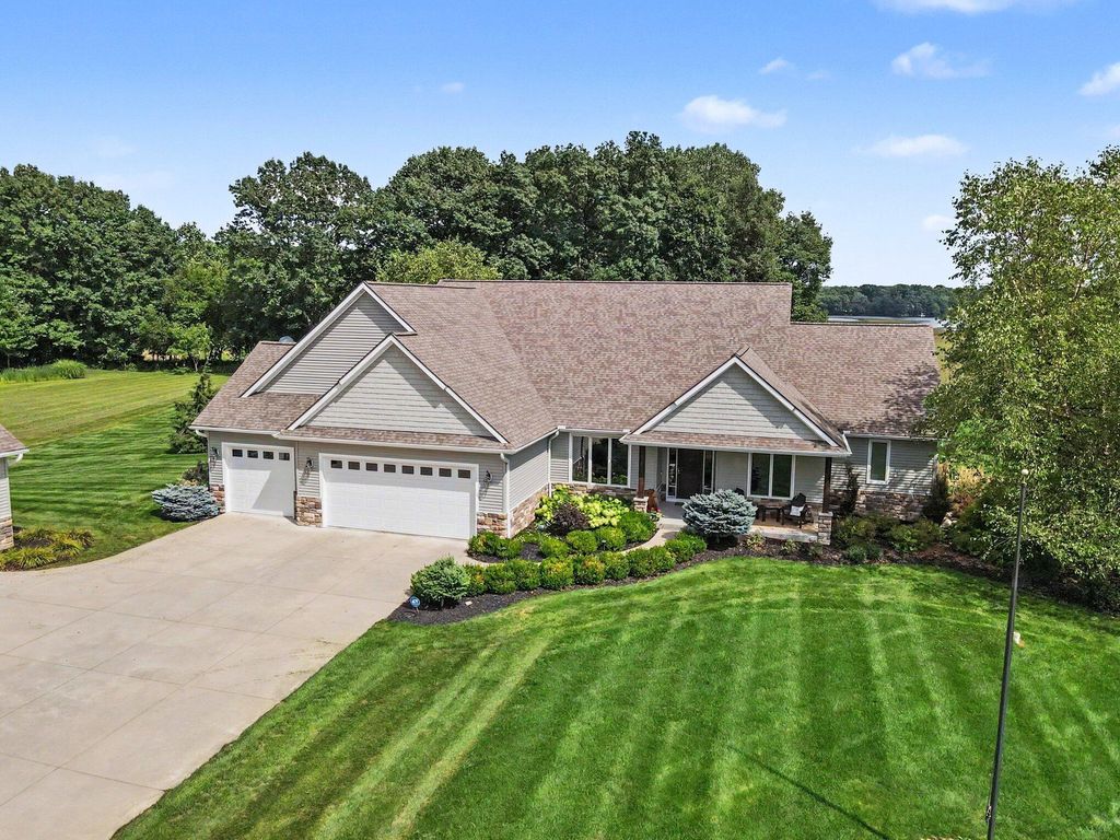 2421 Hickory Ridge, Charleston township