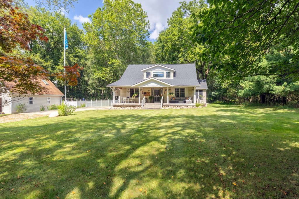 1375 E Osterhout Avenue, Portage city