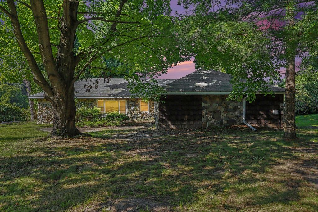 24156 Banker Street, Sherman township