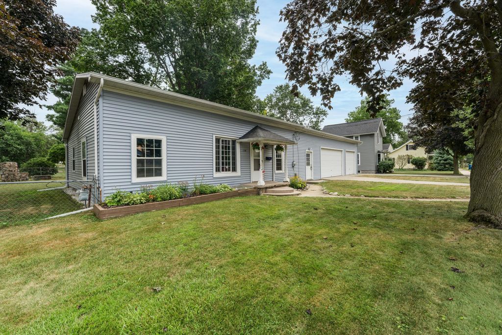 128 Floral Avenue, Plainwell city