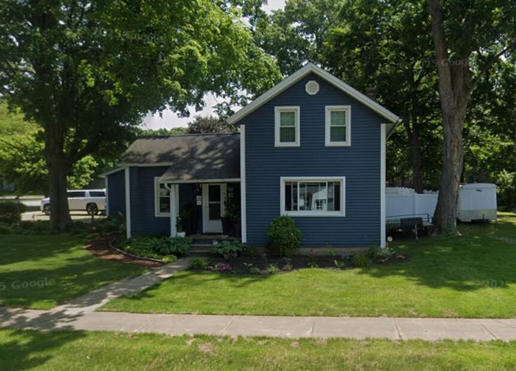 230 E Vienna Street, Schoolcraft township